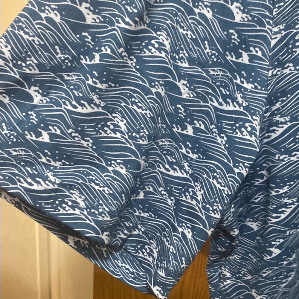 NWOT Men’s Sky Blue Polo Shirt with All-Over Print - Picture 7 of 7